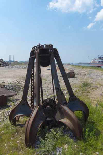 Agarrador de hierro oxidado — Foto de Stock