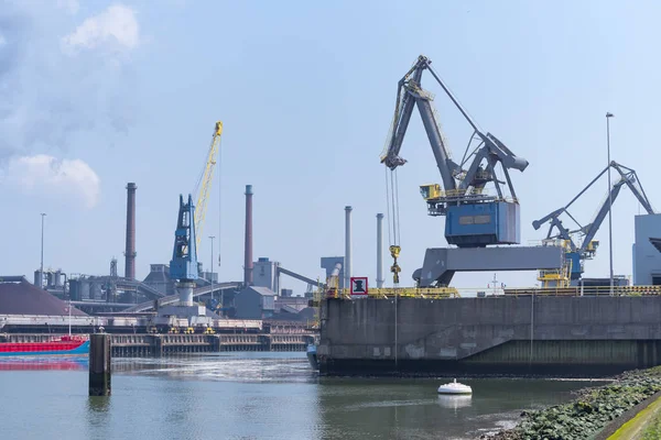 Stahlwerk in den Niederlanden — Stockfoto