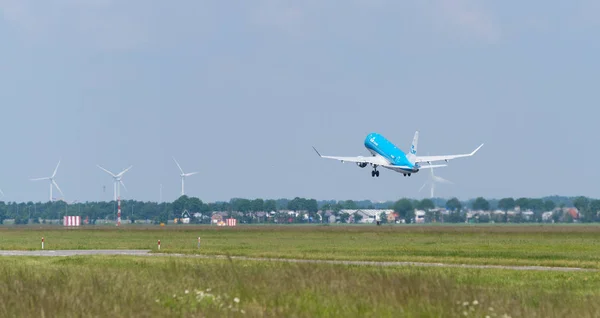 Avião KLM decola — Fotografia de Stock