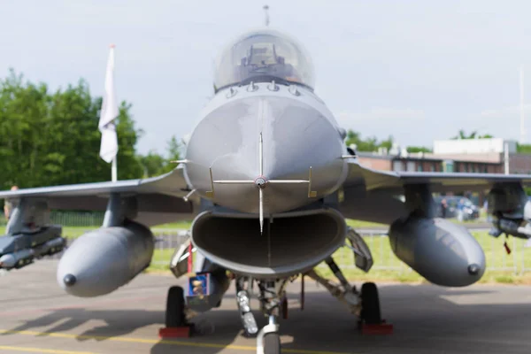 F16 vista frontal del jet de combate —  Fotos de Stock