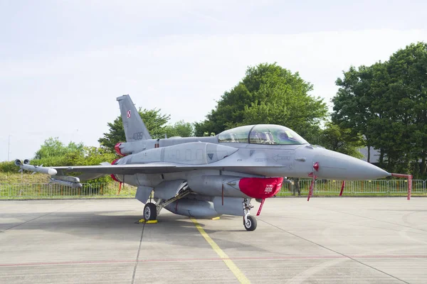 Pulido F16 avión de combate —  Fotos de Stock