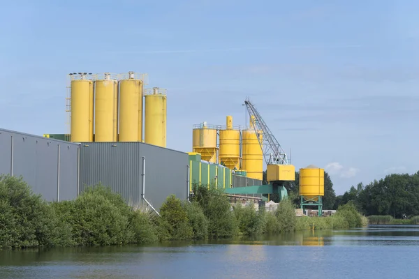 Grande fabbrica di cemento — Foto Stock