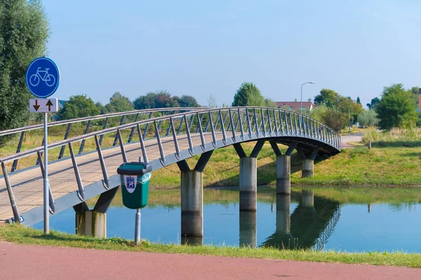 Voet en fiets brug — Stockfoto