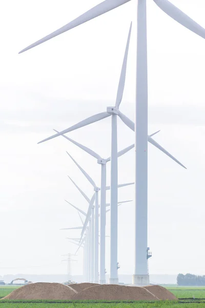 Reihe von Windrädern — Stockfoto