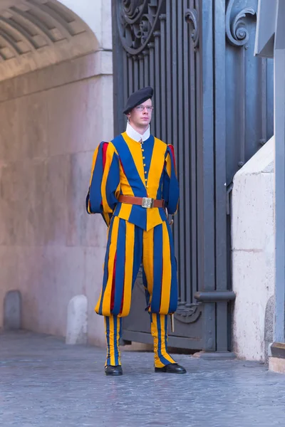 Garde suisse à la ville vaticane — Photo
