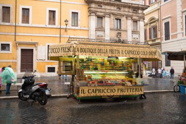Roma'da meyve standı