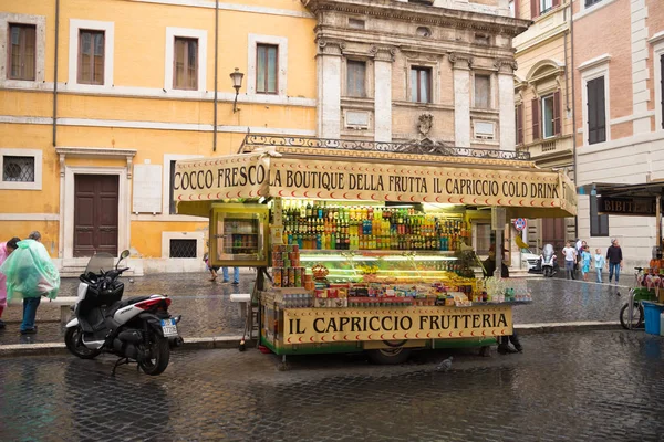 Roma'da meyve standı
