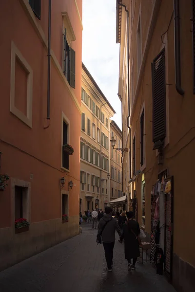 Pequena rua em Roma — Fotografia de Stock