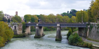 Roma'da köprü