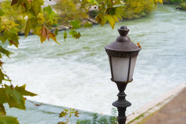 Vieja linterna en roma — Foto de Stock