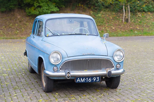 Samochód simca oldtimer — Zdjęcie stockowe