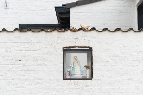 Virgen María en una pared — Foto de Stock