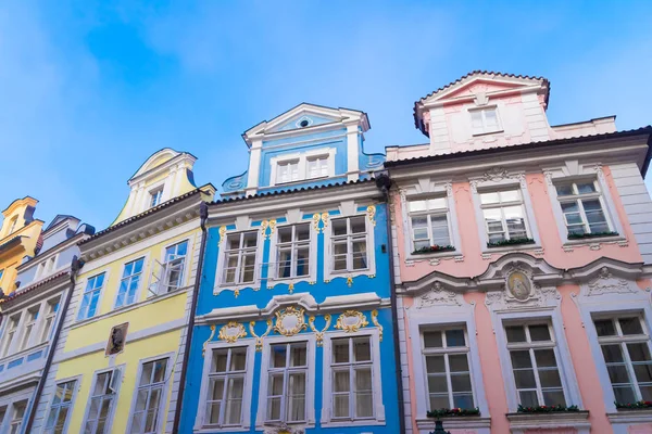 Färgglada hus i Prag — Stockfoto