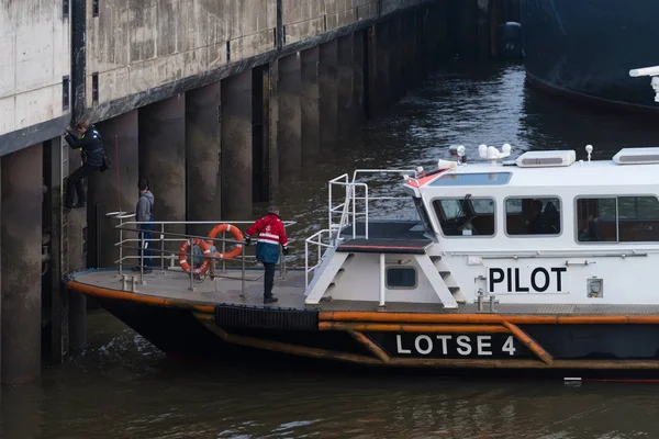 Barco piloto en Hamburgo, Alemania — Foto de Stock