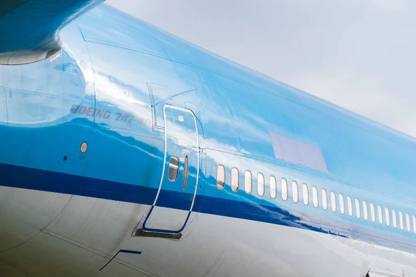 Avião a desmontar — Fotografia de Stock