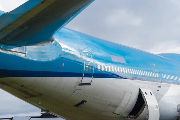 Avião a desmontar — Fotografia de Stock