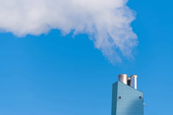 Chimenea de fábrica de fumar —  Fotos de Stock