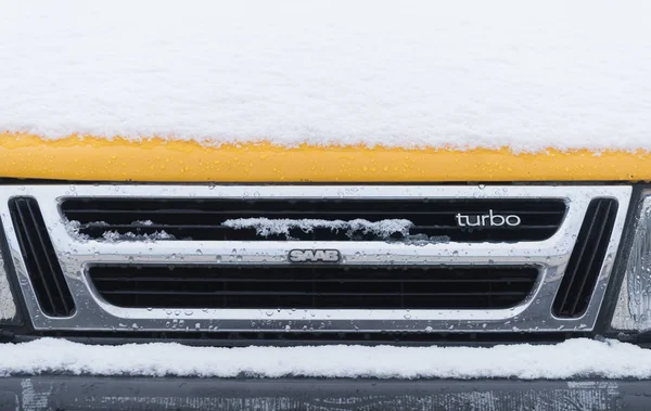 Amarillo Saab coche — Foto de Stock