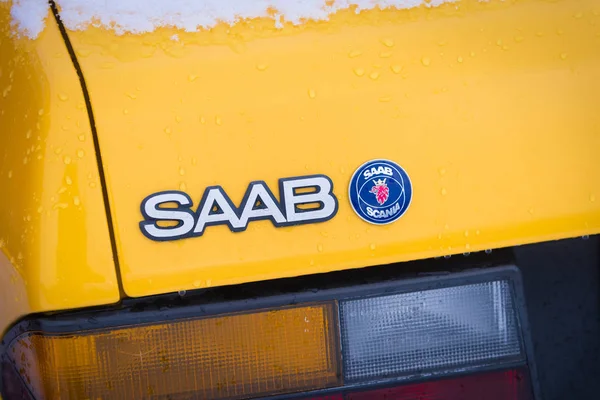 Žluté auto Saab — Stock fotografie