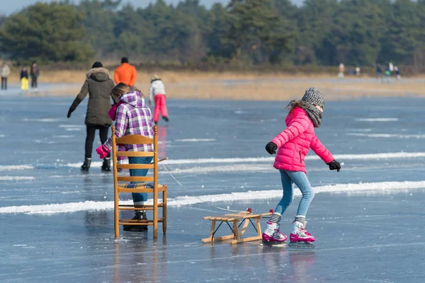 People skating on ice — Stock Photo, Image