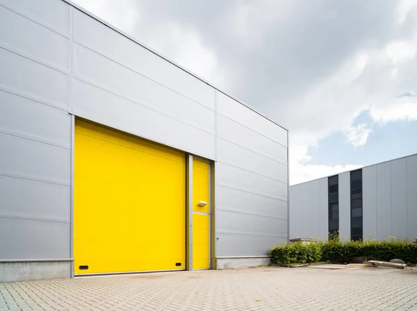 Porta de rolo amarelo — Fotografia de Stock