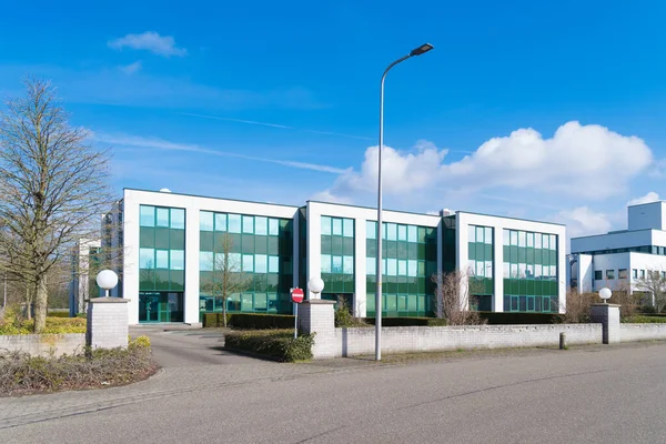 Exterior Moderno Edifício Escritórios Verdes Nos Países Baixos — Fotografia de Stock