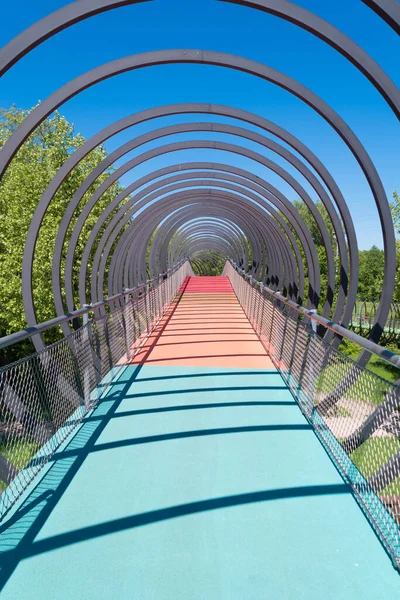 Oberhausen ドイツ 2018年5月5日 橋プロジェクト Slinky温泉名声 はプロジェクト Emscherkunst2010 の終点です 巻きスパイラルで トビアス — ストック写真