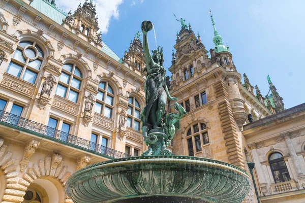 Patio Del Famoso Ayuntamiento Hamburgo Está Decorado Con Una Fuente — Foto de Stock