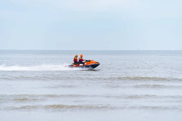 Hoek Van Holland Nizozemsko Května 2018 Dva Záchranáři Vodním Skútru — Stock fotografie