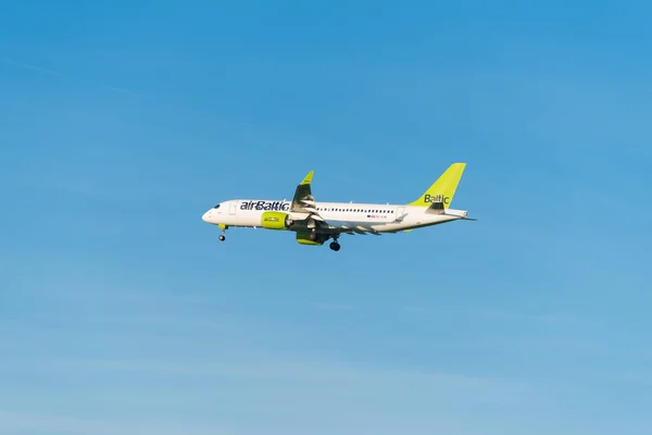 Amsterdam Netherlands October 2018 Airbus A220 300 Air Baltic Lithuanian — 图库照片