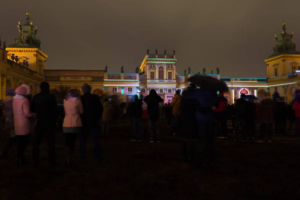 Advertência Polónia Dezembro 2018 Pessoas Observando Palácio Iluminado Wilanow Palácio — Fotografia de Stock
