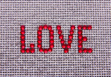 Kelime aşk arka plan bez rhinestones bir kristal üzerinde yapılan.