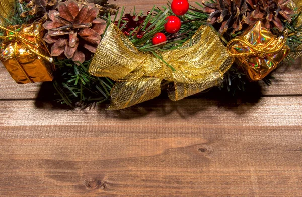 Corona de Navidad árbol de abeto navideño bayas regalo decoración mágica C — Foto de Stock