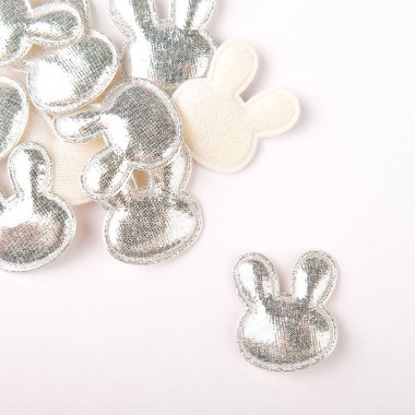 Yaratıcılık için yamalar. Mağazada ürün sunumu