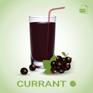 Blackcurrant suyu ve taze olgun çilek.