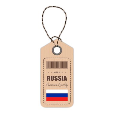 Beyaz bir arka plan üzerinde izole bayrak simgesi ile Rusya'da yapılan etiket asmak. Vektör çizim.