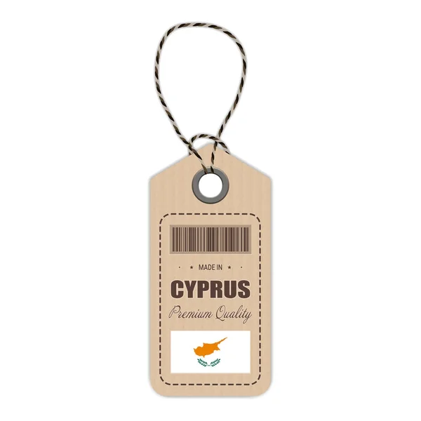 Hang Tag Made In Cyprus with Flag Icon Isolated On A White Background. Векторная миграция . — стоковый вектор