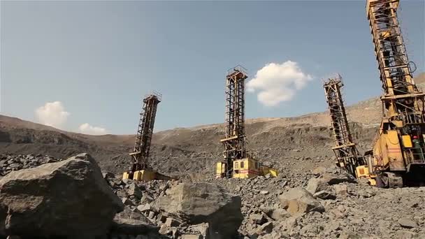 Rock surface drilling machine used to drill blast holes at quarry site, industrial exterior, ore mining quarry — Stock Video