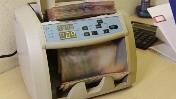 Currency counting machine, Bank exterior — Stock Video