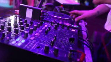 DJ Mixer düğme yakın çekim, Djs düğün akşamı iş.