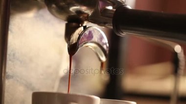 Sıcak kahve, bir fincan hoş kokulu espresso, yakın çekim
