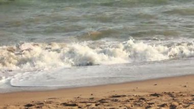Deniz deniz manzarası doğal Cabo San Lucas, büyük dalga kumlu kıyıda çökmesini kapalı.