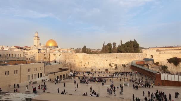 耶路撒冷、 西墙和圆顶清真寺，以色列国旗，总体规划，游戏中时光倒流，天气很好 — 图库视频影像