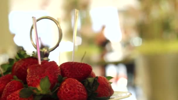 Decoración de la boda, fresa, decoración de la boda, camarones — Vídeos de Stock