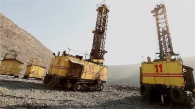 Çukur matkap panorama, ocağında büyük delme makinesi Sondaj Sanayi