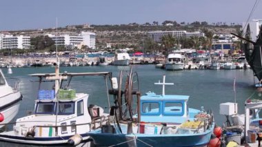 İskelede, Otopark, iskelede, demirleme balıkçı tekne grup balıkçı tekneleri balıkçı tekneleri