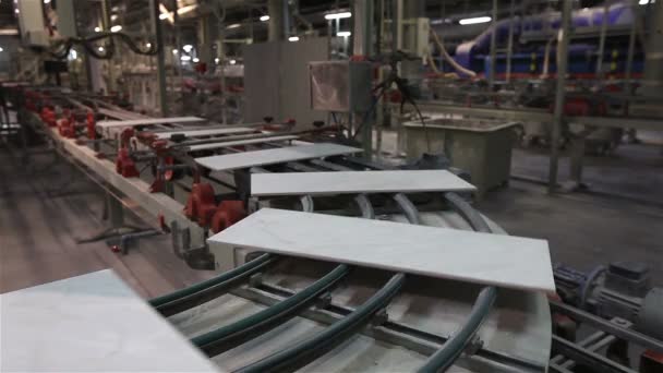 Interno industriale, Interno di una fabbrica moderna, stabilimento di trasformazione, Impianto chimico, Fabbrica di piastrelle di ceramica — Video Stock