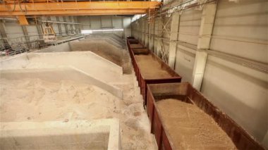 Depo'ya endüstriyel iç tren sürmek