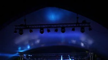 Sahne ışıkları sis ile konser, bir konsol, aydınlatma konser sahne, Sahne Alanı'nda aydınlatma eğlence konser sahne ışıkları