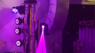 Sahne ışıkları sis ile konser, bir konsol, aydınlatma konser sahne, Sahne Alanı'nda aydınlatma eğlence konser sahne ışıkları